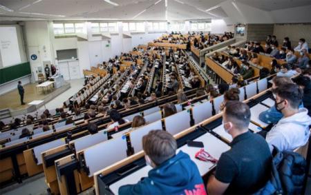 Українці можуть безкоштовно навчатися в Австрії: як отримати стипендію на освіту
