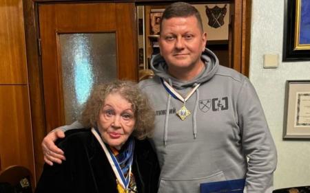 Залужний і Ліна Костенко отримали звання почесних громадян Києва