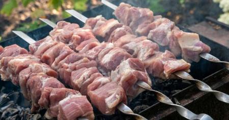 Шашлик із цього м’яса вийде найсмачнішим і найсоковитішим: беріть на замітку