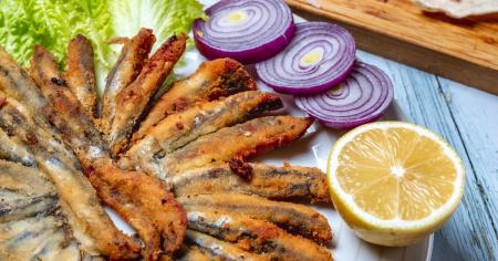 Як посмажити мойву, щоб не було неприємного запаху на кухні: секретний трюк професійних кухарів