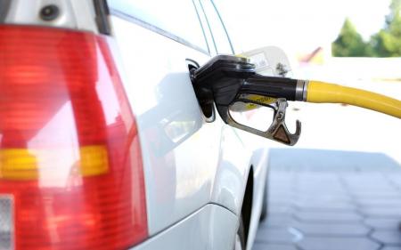 В Україні гуртова вартість бензину та дизеля впала нижче за роздрібну: яка ситуація з цінами на пальне в регіонах