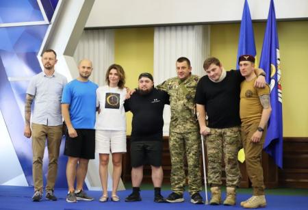 Виставка картин ветеранів ЗСУ відкрилася в Києві 