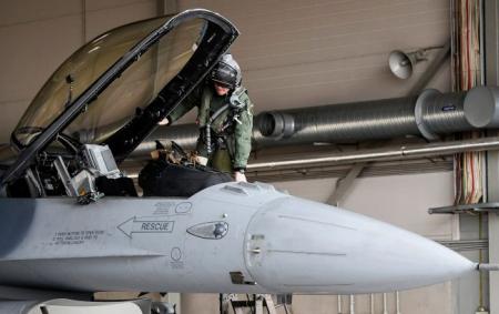 _f_16_pilot_gettyimages_1239209288_8651498ca31c817f1083b466b3895a34_650x410_11.06.24