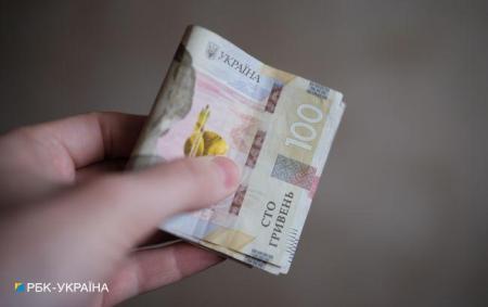 Середня зарплата українців за рік зросла на 2,8 тисяч гривень: дані ПФУ