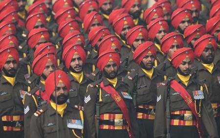 Індія почала 