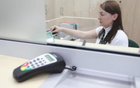 Нові ліміти на переказ грошей, повторна ВЛК і техогляд авто: що зміниться з 1 червня