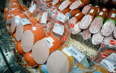 Ковбаси, які краще не купувати: вони кишать шкідливими добавками