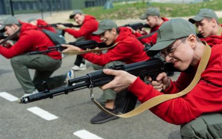 Юна армія Путіна. Як Кремль змушує українських дітей служити Росії