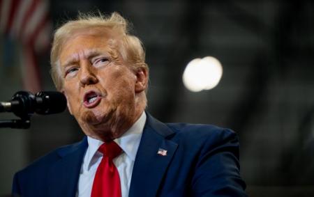 Долар упав до трирічного мінімуму до світових валют через заяви Трампа