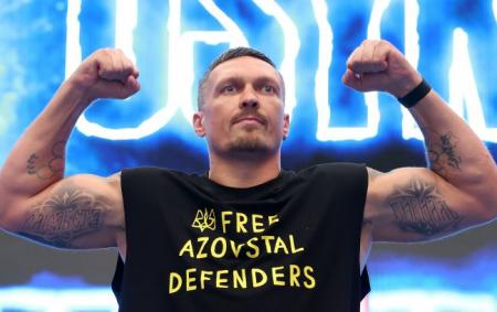 Усик переміг Дюбуа і став абсолютним чемпіоном світу: як пройшов бій століття