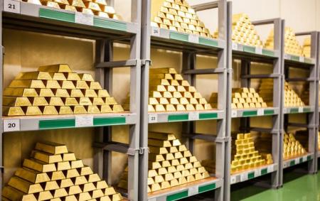 Ціна золота оновила рекорд: чи можуть українці заробити на металі