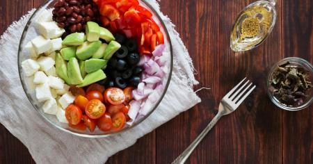 Їх потрібно вживати щодня: лікар назвав перелік з 10 видів продуктів, які позитивно впливають на наше здоров’я