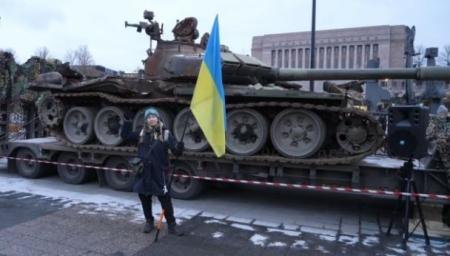 У Фінляндії виставили на прощі знищений в Україні російський танк Т-72: в Кремлі обурені