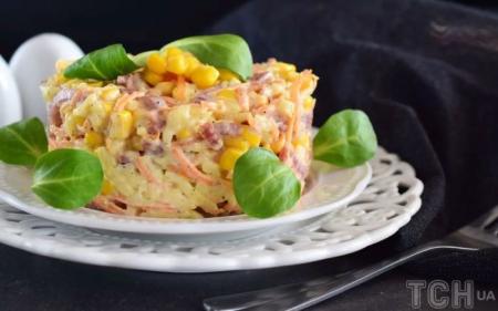 Рецепт смачного салату з чотирьох інгредієнтів: готується нашвидкуруч