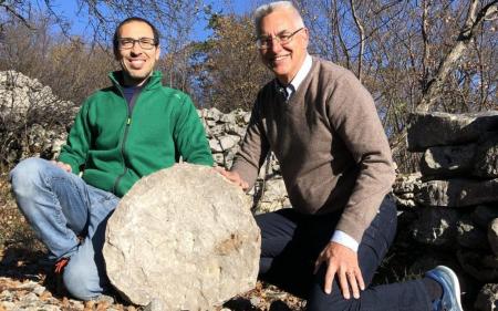В Італії знайшли стародавній камінь із картою зоряного неба, якому 2500 років
