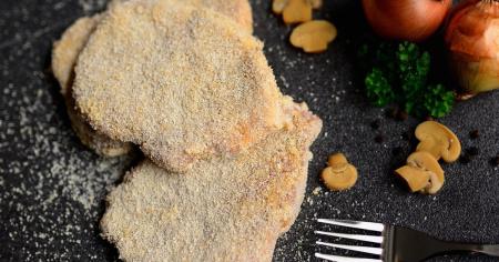 Хрустке панірування, яке не втрачає текстури навіть на другий день: просто обваляти в сухарях замало — потрібно знати цей секрет