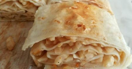 Лінивий штрудель з лаваша та яблук: що потрібно додати, щоб забезпечити ідеальну хрусткість