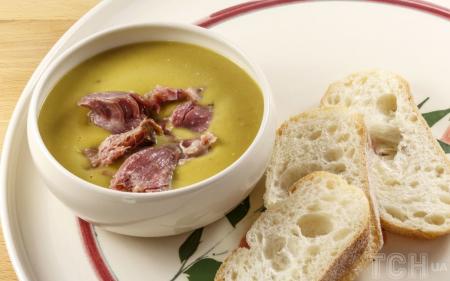 Гороховий суп із копченими ребрами: простий рецепт