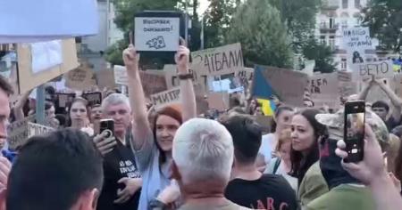 Безугла закликала до відставки головкома Сирського — в Раді відреагували