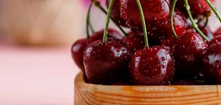 В Україні продовжують падати ціни на популярний літній продукт: скільки коштує тепер