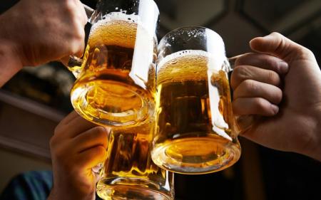 Всесвітньо відомий виробник пива відмовився йти з Росії: фанати напою закликають бойкотувати марку