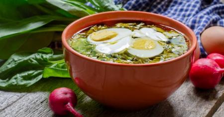 Як варити зелений борщ, щоб щавель не втрачав свій яскраво-зелений колір: рецепт