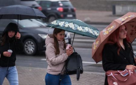 Синоптик розповіла, чи варто чекати закінчення дощів в Україні найближчим часом