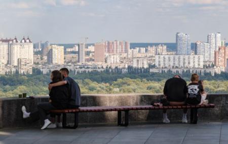 Українці незадоволені якістю життя, але бачать сенс: дослідження