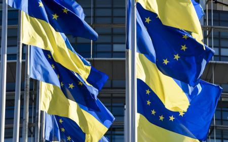 Скільки європейців підтримують продовження фінансової та військової допомоги Україні: опитування
