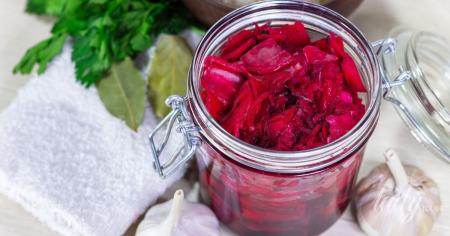 Маринована капуста з буряком та морквою: цікавий рецепт