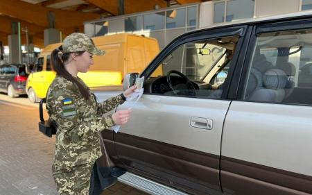 Правила виїзду з України для чоловіків зміняться від 17 липня: ДПСУ попередила про нові вимоги