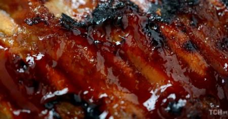 Тушковані свинячі ребра: рецепт поживної страви