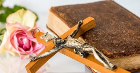 Воздвиження Хреста Господнього 2025: коли це важливе релігійне свято, що воно означає, як молитися цього дня