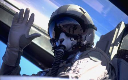 f_16_pilot_gettyimages_50693128_4d8a3e9b9d4780dbcc867a36f7d96028_650x410_23.08.25