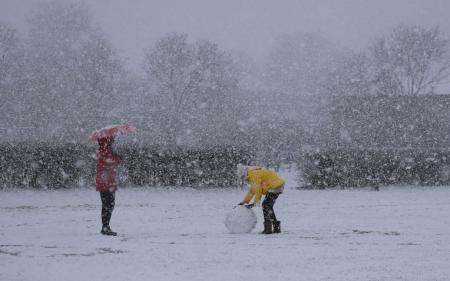 Погода в Україні 2 грудня: де в суботу будуть дощі, снігопади й мороз