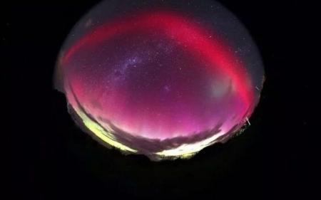 У небі над Новою Зеландією з'явилася дивна червона дуга: вчені спантеличені