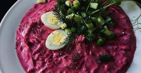 Холодний іспанський суп ґаспачо з вареним буряком: цікавий варіант літньої страви