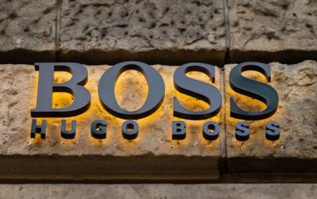 Виробник модного одягу Hugo Boss продасть бізнес у Росії