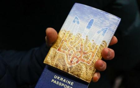 Безвіз у 147 країни: український паспорт піднявся у світовому рейтингу