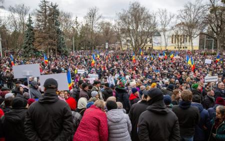 У Молдові проросійські партії вивели людей на протести, сталися сутички