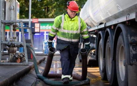 Бензин подорожчав на гривню після стрибка світових цін на нафту