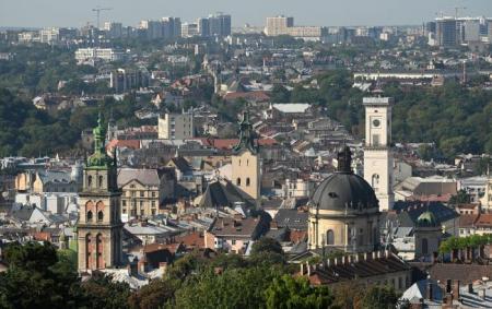 Квартира у Херсоні – за 2,8 річних зарплати, а у Львові – майже 10 років: бліц про ринок нерухомості