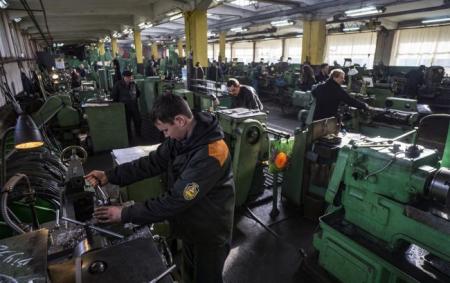 На оборонних заводах бронюватимуть людей навіть без військового квитка, - проєкт в Раді