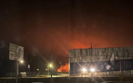 Били по складах с КАБами та літаках. Дрони атакували аеродром 