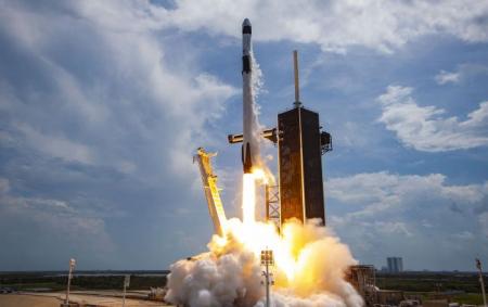 spacex_gettyimages_98be1cf28c4d13134f76142ace4e2e7d_650x410_09.06.25