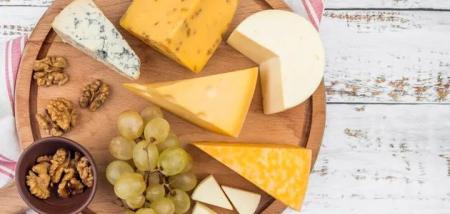 top-view-delicious-variety-cheese-table-with-walnuts23-2148430201_18.06.25_1