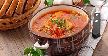 ukrainian-russian-national-red-soup-borsch-closeup_30.05.25