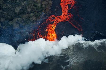Извержение на Гавайях: лава приблизилась к электростанции 