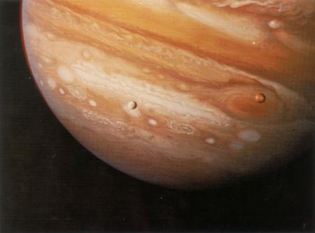 Буря на Юпитере: телескоп Хаббл показал изменения в Большом Красном пятне