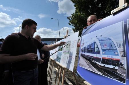 Гройсман показал железнодорожные пути в аэропорт Борисполь 
